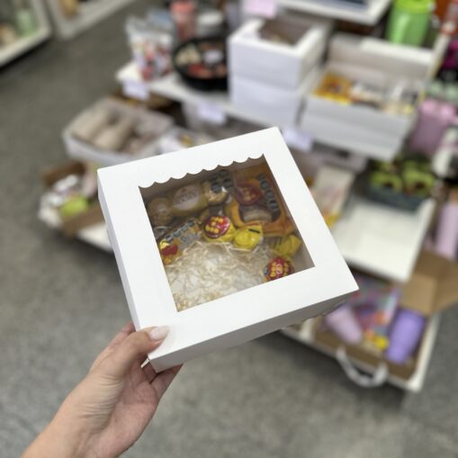 Caja cuadrada con golosinas (para agregarle el producto que quieras)