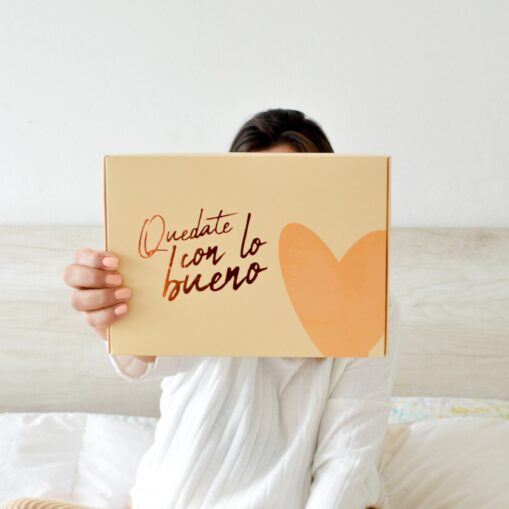 Kit box con cuaderno | "Quedate con lo bueno"