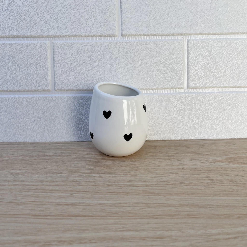 Mate de ceramica corazones negro