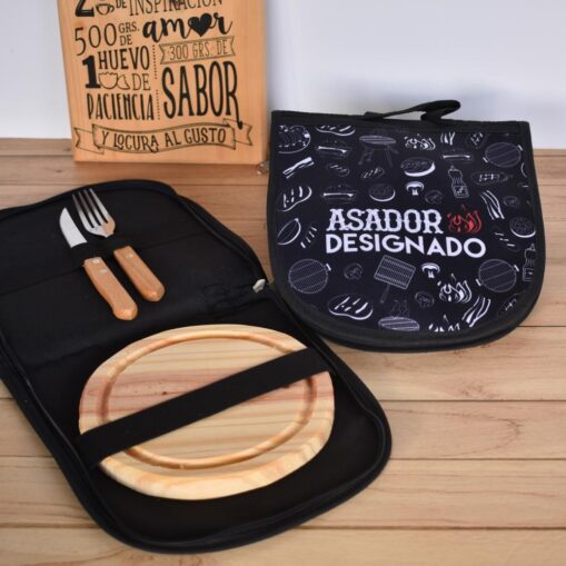 Set asador con tabla y cubiertos