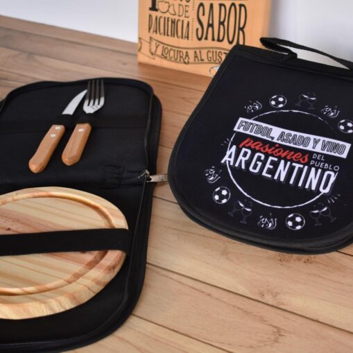 Set asador con tabla y cubiertos