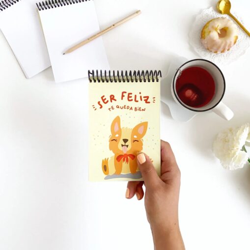 Libreta anillada "Ser feliz te queda bien"