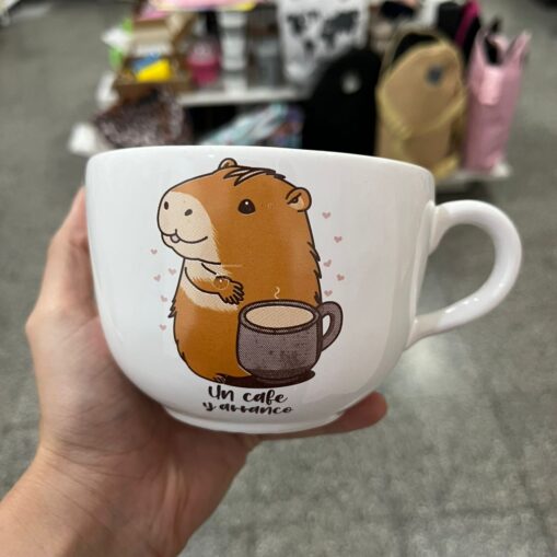 Tazón Capibara "Un café y arranco"