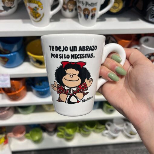 Taza Mafalda "Un abrazo por si lo necesitas"