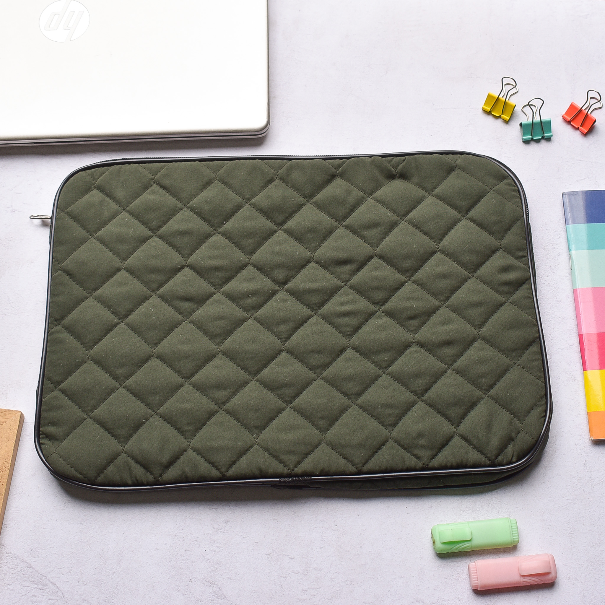 Funda de Notebook Matelasse Verde Militar