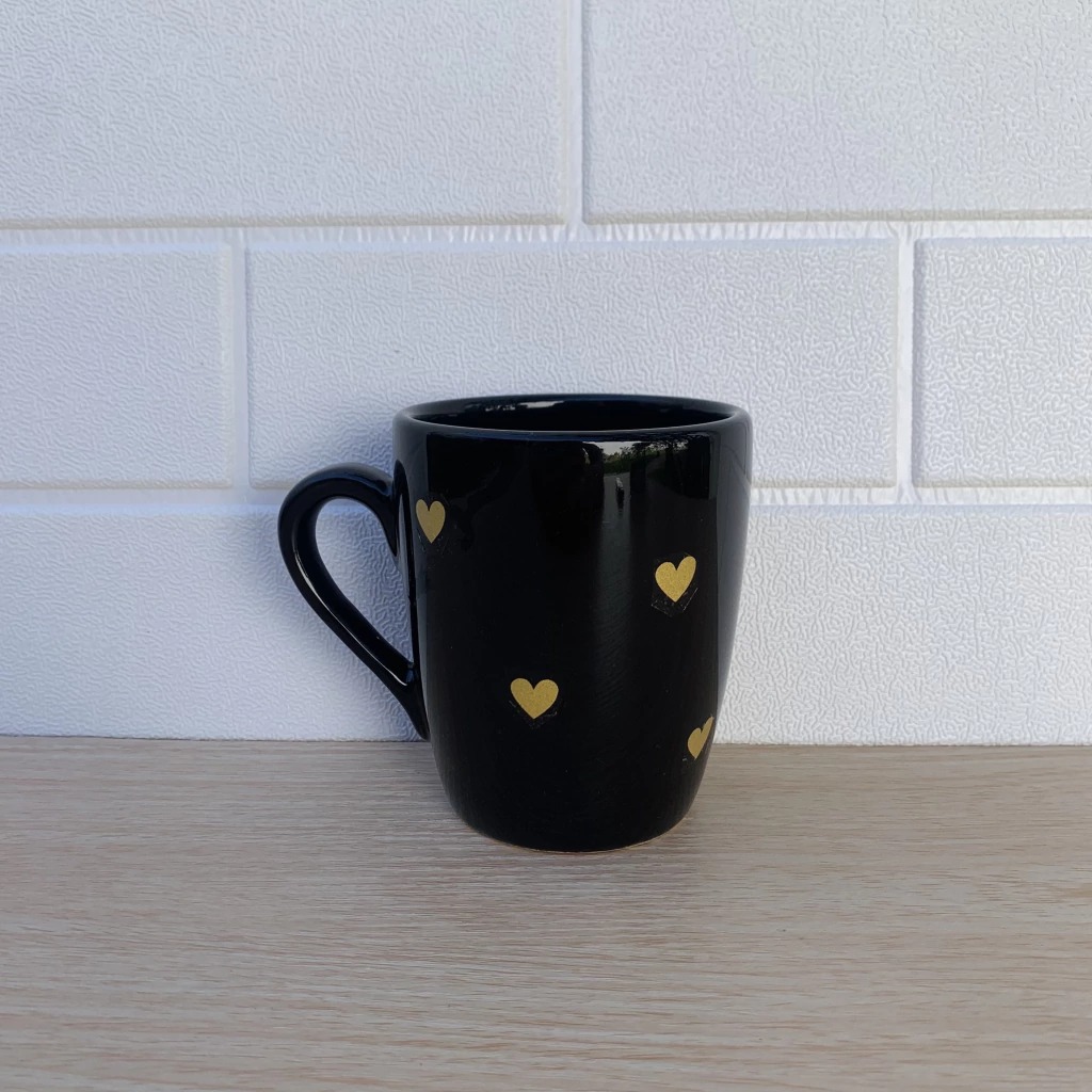 Taza Bombe Corazones Negra