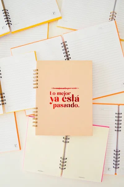 Cuadernos A4 | Tapa dura | Lo mejor esta pasando