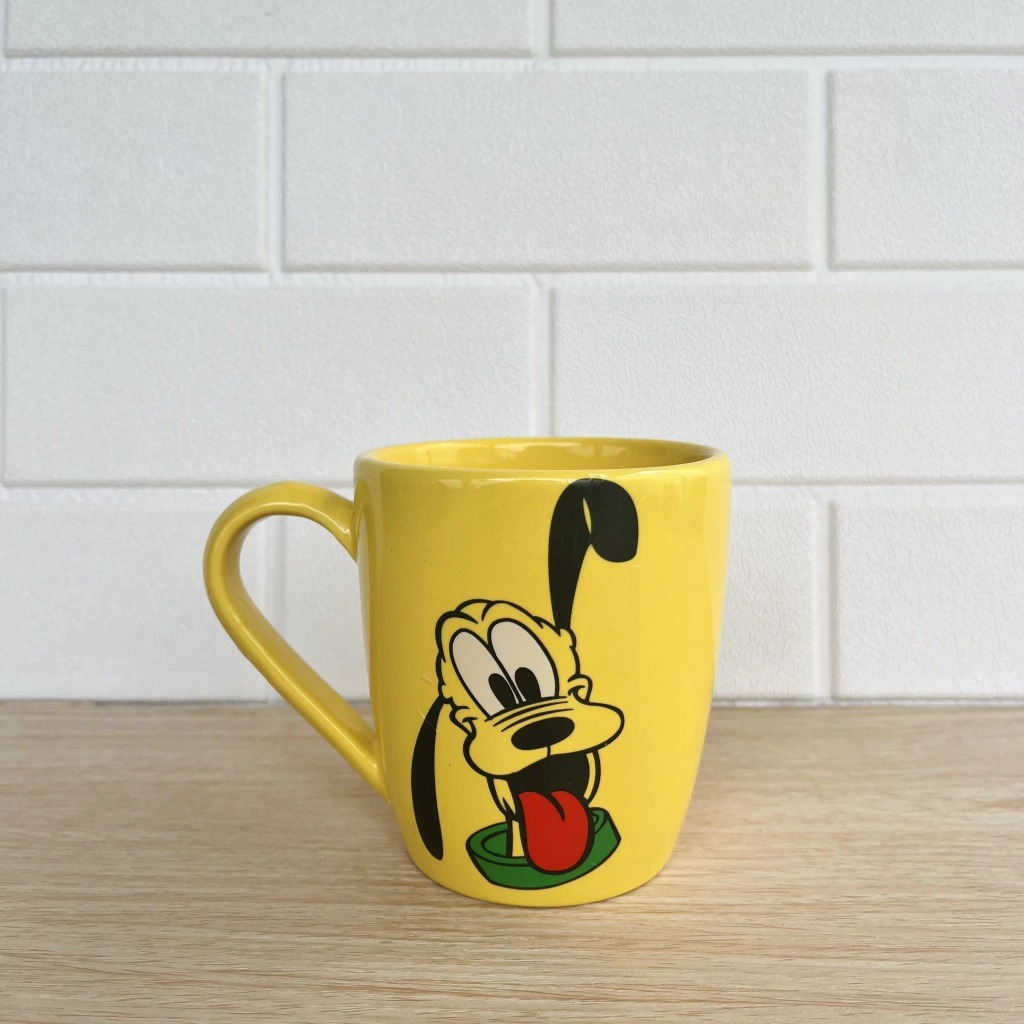 Taza Pluto