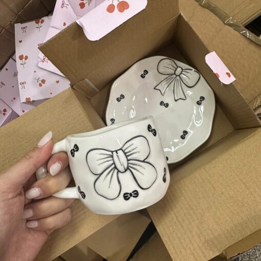 Combo taza + plato Importado "Moño Negro"