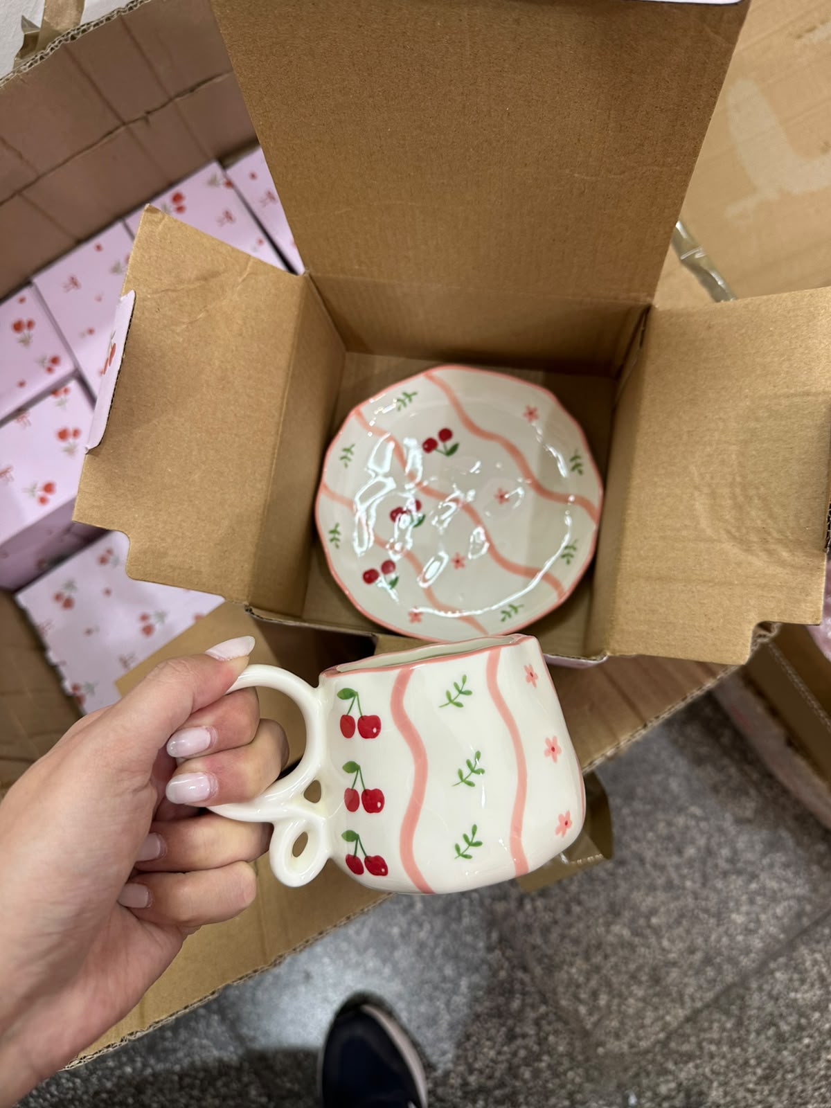 Combo taza + plato Importado "Cerezas"